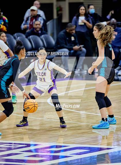 Thumbnail 3 in Santiago vs. Oakland Tech (CIF State D1 Final) photogallery.
