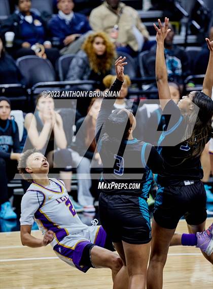 Thumbnail 3 in Santiago vs. Oakland Tech (CIF State D1 Final) photogallery.