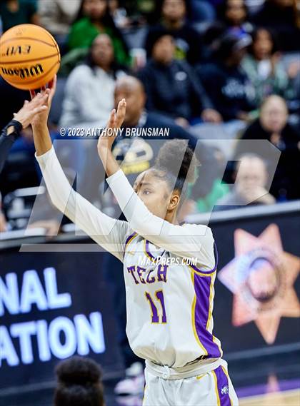 Thumbnail 1 in Santiago vs. Oakland Tech (CIF State D1 Final) photogallery.