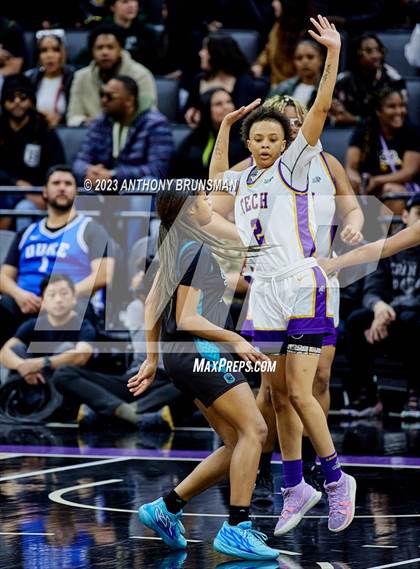 Thumbnail 1 in Santiago vs. Oakland Tech (CIF State D1 Final) photogallery.