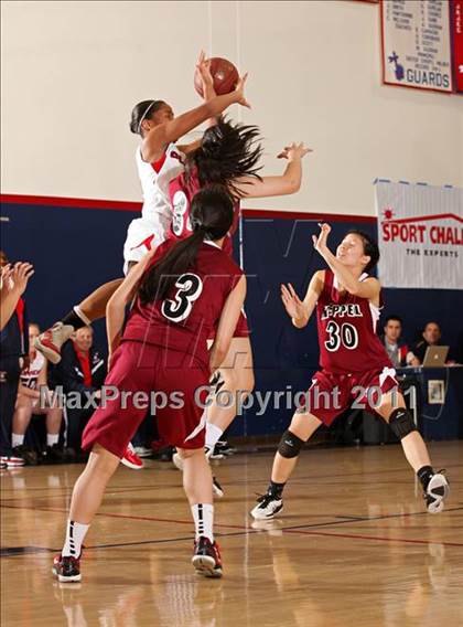 Thumbnail 3 in Keppel vs. Bellarmine-Jefferson (West Coast Holiday Classic) photogallery.