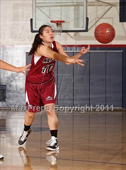 Thumbnail 2 in Keppel vs. Bellarmine-Jefferson (West Coast Holiday Classic) photogallery.