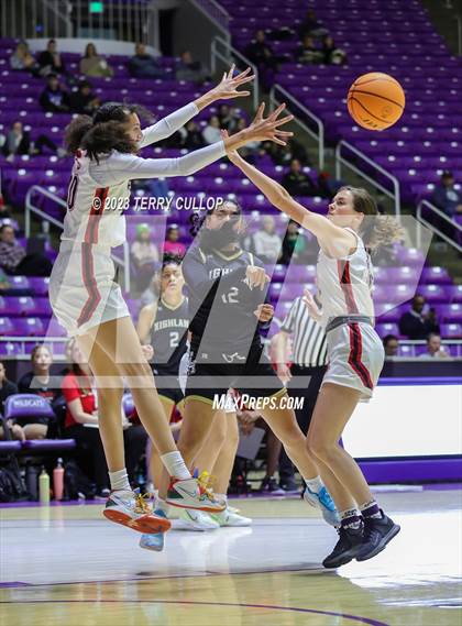 Thumbnail 3 in Bountiful vs. Highland (UHSAA 5A Quarterfinal) photogallery.