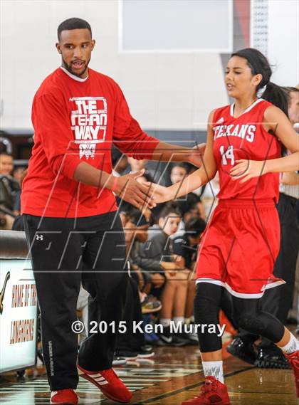Thumbnail 1 in Ray vs. Dobie (McDonald's Texas Invitational) photogallery.