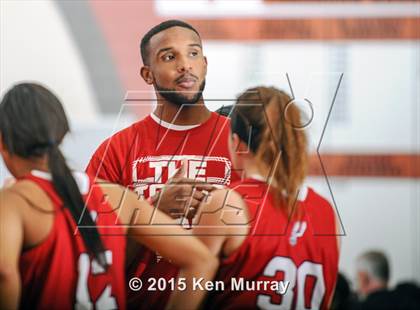 Thumbnail 2 in Ray vs. Dobie (McDonald's Texas Invitational) photogallery.