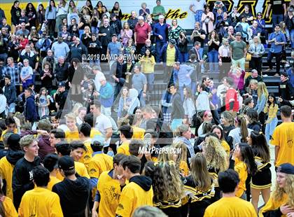 Thumbnail 2 in Newbury Park vs. Oaks Christian photogallery.
