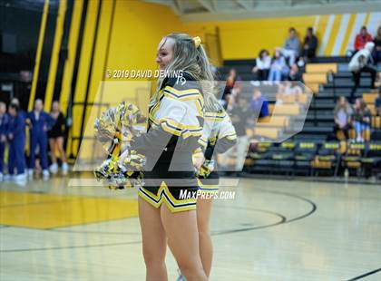 Thumbnail 2 in Newbury Park vs. Oaks Christian photogallery.