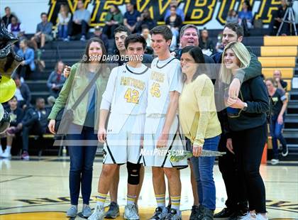 Thumbnail 2 in Newbury Park vs. Oaks Christian photogallery.