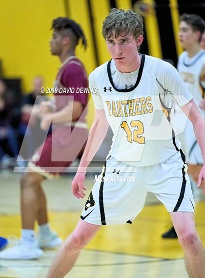 Thumbnail 2 in Newbury Park vs. Oaks Christian photogallery.