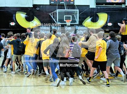 Thumbnail 2 in Newbury Park vs. Oaks Christian photogallery.