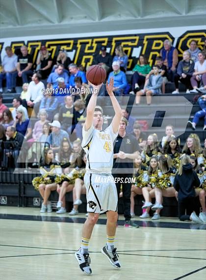 Thumbnail 2 in Newbury Park vs. Oaks Christian photogallery.