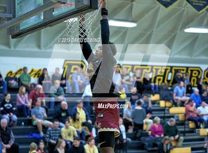Thumbnail 3 in Newbury Park vs. Oaks Christian photogallery.