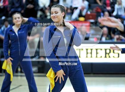 Thumbnail 3 in Newbury Park vs. Oaks Christian photogallery.
