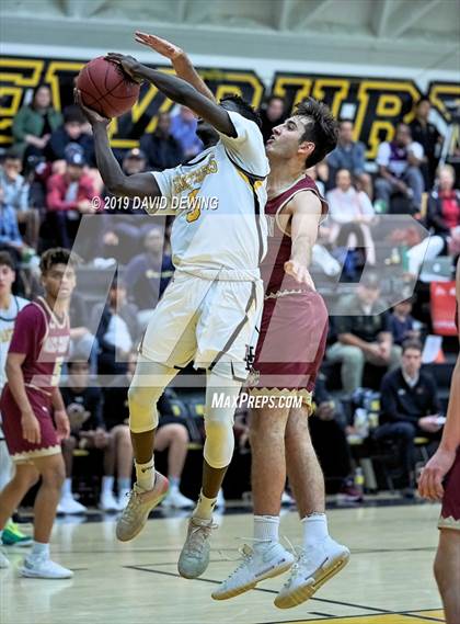 Thumbnail 3 in Newbury Park vs. Oaks Christian photogallery.