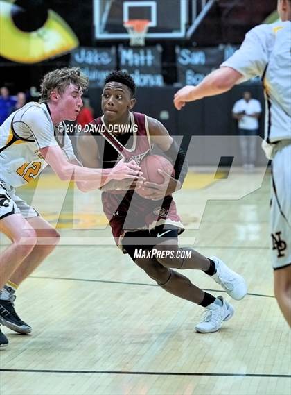 Thumbnail 2 in Newbury Park vs. Oaks Christian photogallery.
