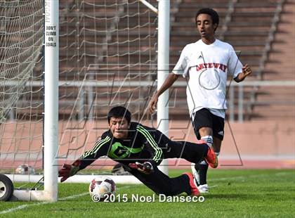 Thumbnail 2 in University vs Gateway photogallery.