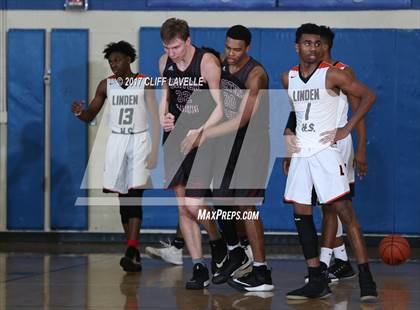 Thumbnail 2 in Porter-Gaud vs Linden (Rotary Roundball Classic) photogallery.