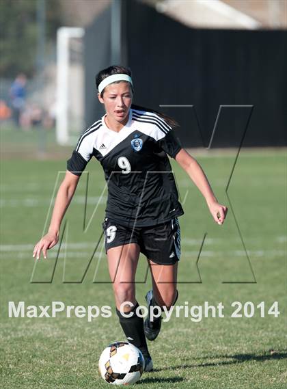 Thumbnail 3 in Arapahoe vs. Grandview photogallery.