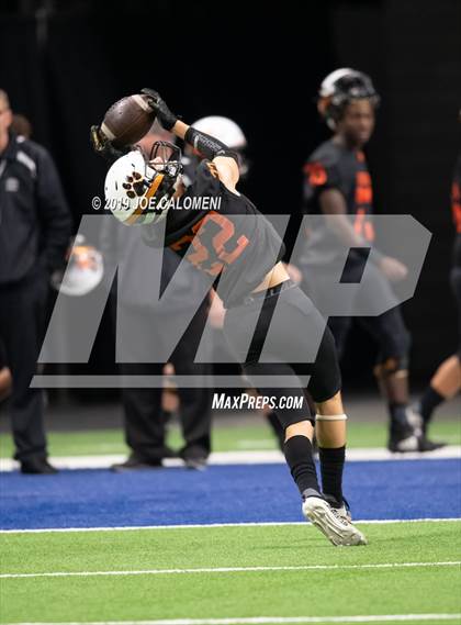 Thumbnail 3 in Refugio vs Holland (Class 2A Division I Quarterfinals) photogallery.