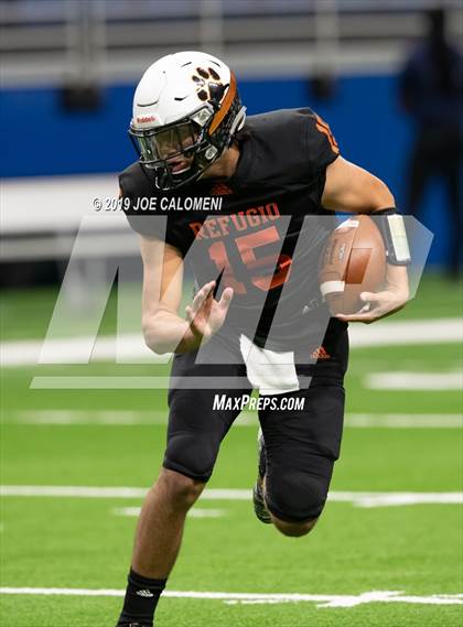 Thumbnail 2 in Refugio vs Holland (Class 2A Division I Quarterfinals) photogallery.