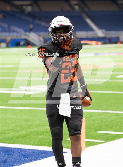 Thumbnail 1 in Refugio vs Holland (Class 2A Division I Quarterfinals) photogallery.