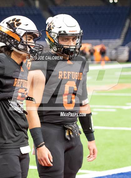 Thumbnail 1 in Refugio vs Holland (Class 2A Division I Quarterfinals) photogallery.