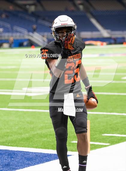 Thumbnail 3 in Refugio vs Holland (Class 2A Division I Quarterfinals) photogallery.