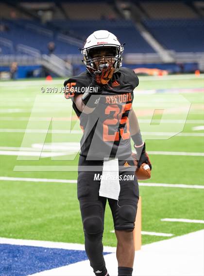 Thumbnail 2 in Refugio vs Holland (Class 2A Division I Quarterfinals) photogallery.
