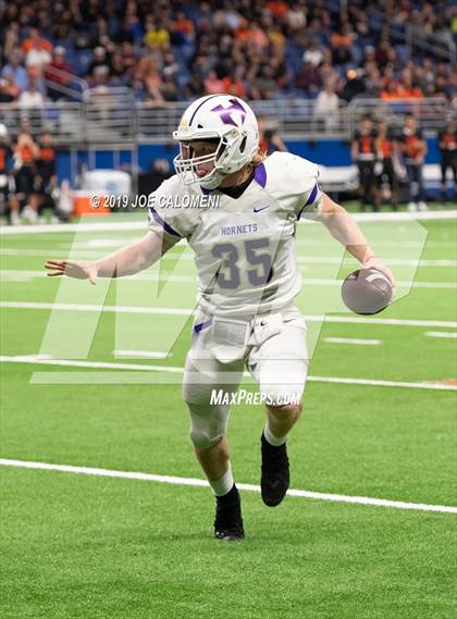 Thumbnail 2 in Refugio vs Holland (Class 2A Division I Quarterfinals) photogallery.