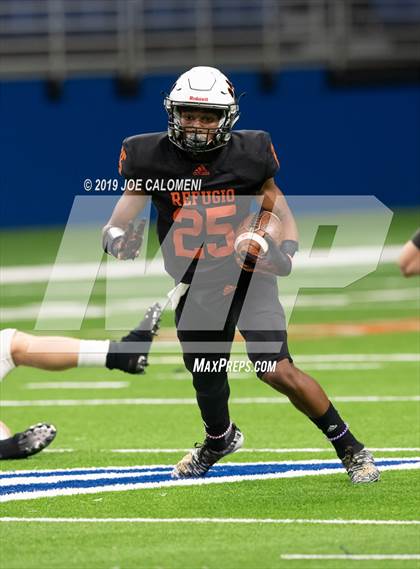 Thumbnail 3 in Refugio vs Holland (Class 2A Division I Quarterfinals) photogallery.