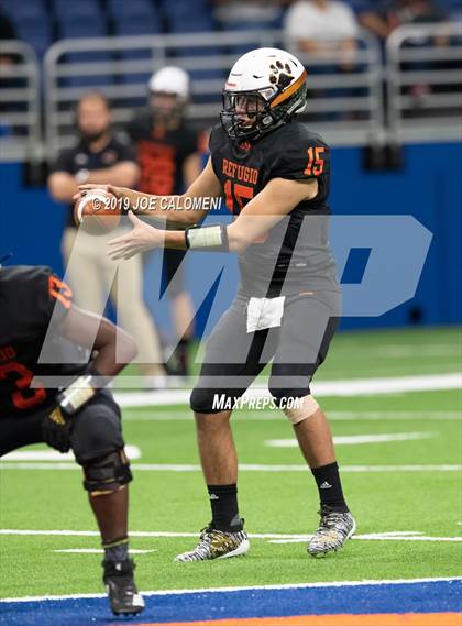 Thumbnail 2 in Refugio vs Holland (Class 2A Division I Quarterfinals) photogallery.
