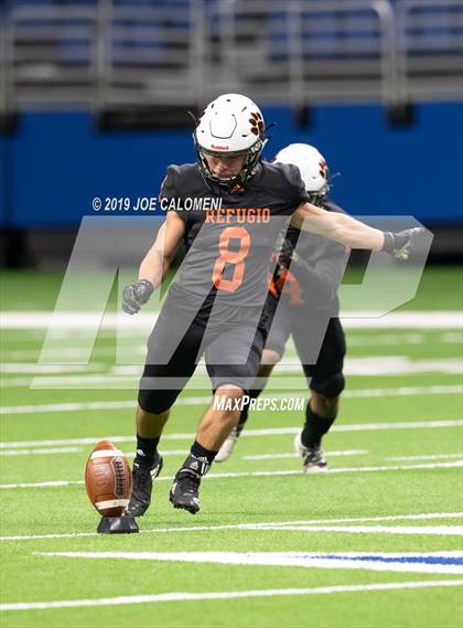 Thumbnail 1 in Refugio vs Holland (Class 2A Division I Quarterfinals) photogallery.