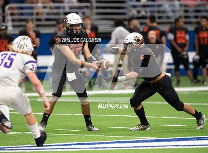 Thumbnail 3 in Refugio vs Holland (Class 2A Division I Quarterfinals) photogallery.