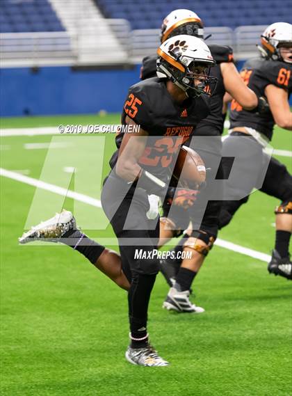 Thumbnail 3 in Refugio vs Holland (Class 2A Division I Quarterfinals) photogallery.