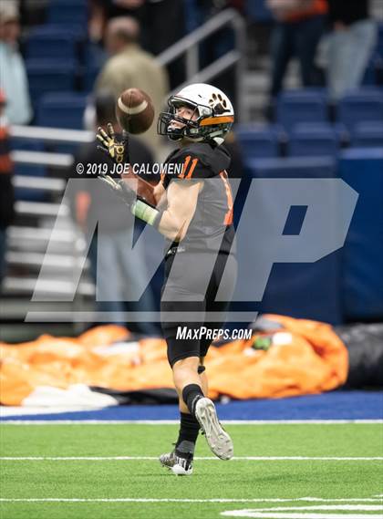 Thumbnail 1 in Refugio vs Holland (Class 2A Division I Quarterfinals) photogallery.