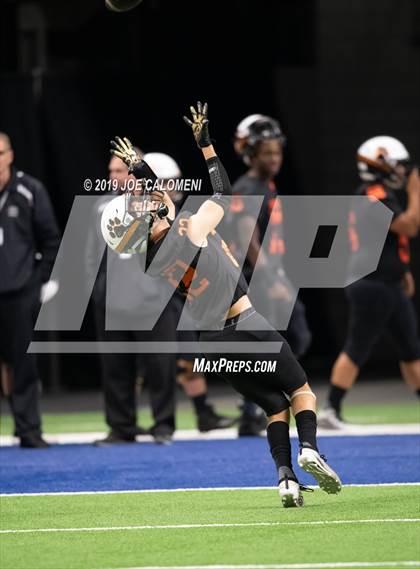 Thumbnail 2 in Refugio vs Holland (Class 2A Division I Quarterfinals) photogallery.