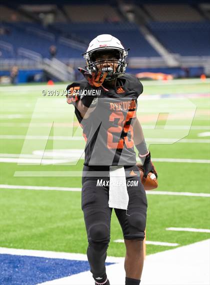 Thumbnail 3 in Refugio vs Holland (Class 2A Division I Quarterfinals) photogallery.