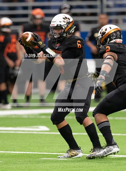 Thumbnail 2 in Refugio vs Holland (Class 2A Division I Quarterfinals) photogallery.