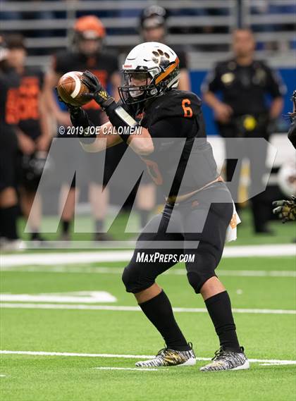 Thumbnail 1 in Refugio vs Holland (Class 2A Division I Quarterfinals) photogallery.