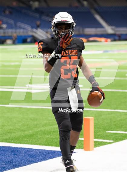 Thumbnail 1 in Refugio vs Holland (Class 2A Division I Quarterfinals) photogallery.