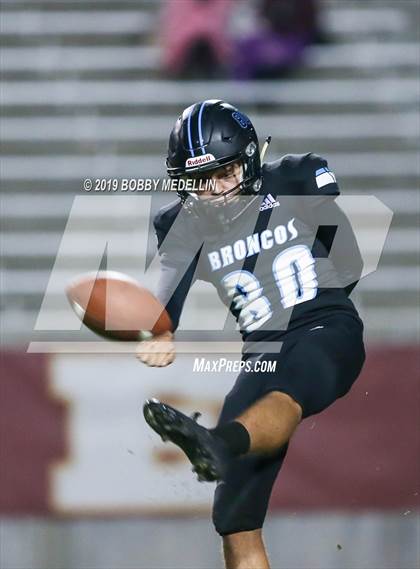 Thumbnail 3 in Clovis North vs. Clovis West (CIF CS Playoff) photogallery.