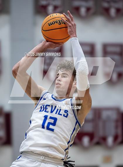 Thumbnail 1 in Quincy vs. Belleville East (IHSA 4A Regional Championship) photogallery.