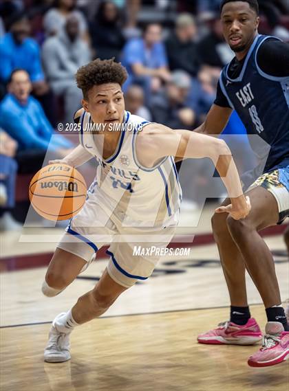 Thumbnail 2 in Quincy vs. Belleville East (IHSA 4A Regional Championship) photogallery.
