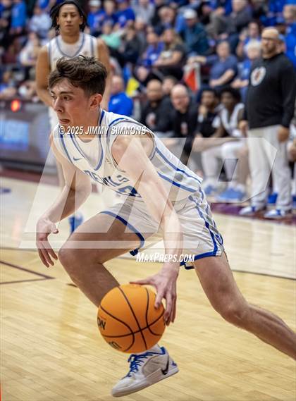 Thumbnail 2 in Quincy vs. Belleville East (IHSA 4A Regional Championship) photogallery.