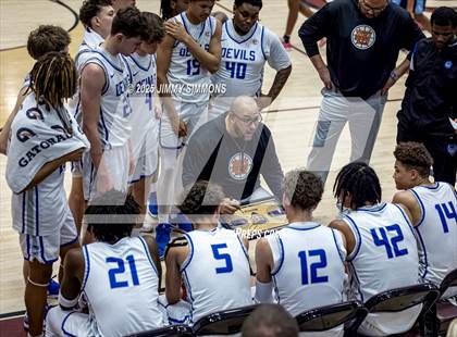 Thumbnail 1 in Quincy vs. Belleville East (IHSA 4A Regional Championship) photogallery.