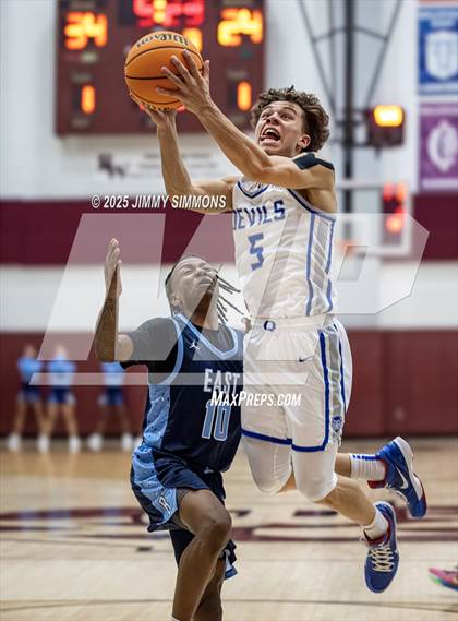 Thumbnail 3 in Quincy vs. Belleville East (IHSA 4A Regional Championship) photogallery.
