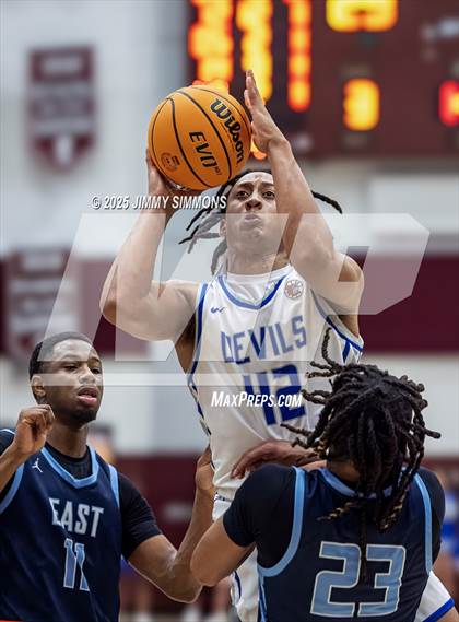 Thumbnail 1 in Quincy vs. Belleville East (IHSA 4A Regional Championship) photogallery.