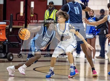 Thumbnail 2 in Quincy vs. Belleville East (IHSA 4A Regional Championship) photogallery.