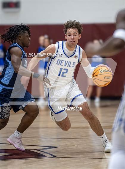Thumbnail 1 in Quincy vs. Belleville East (IHSA 4A Regional Championship) photogallery.