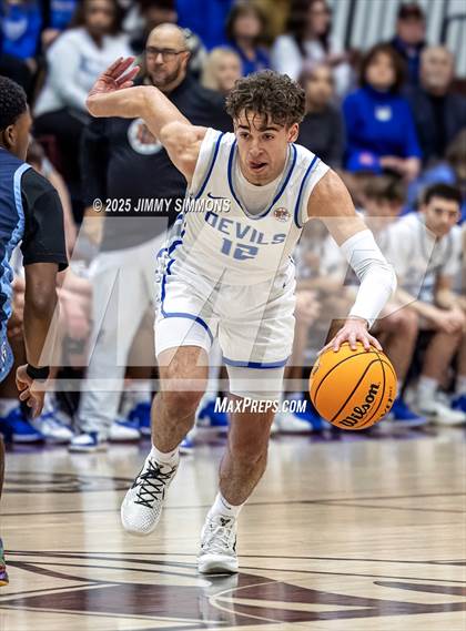 Thumbnail 2 in Quincy vs. Belleville East (IHSA 4A Regional Championship) photogallery.